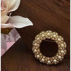 VTG Brooch Ciner Signed Gold Tone Faux Pearl‎ Elegant Stmt Cluster Set Round Pin